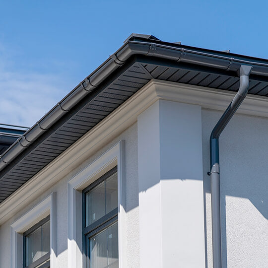 Sealing leaky gutters – Liquid Rubber